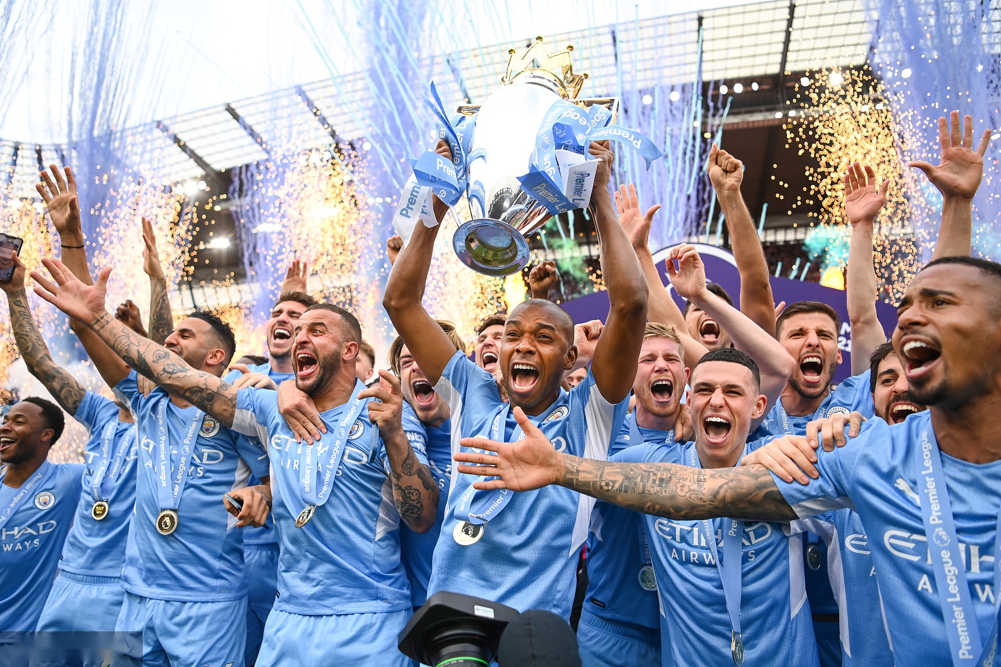 他不仅在比 他不仅在比